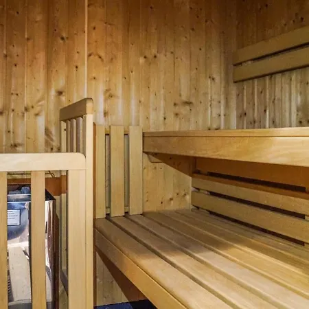 Awesome In Kappl With Sauna, Wifi And 5 Bedrooms アパート *